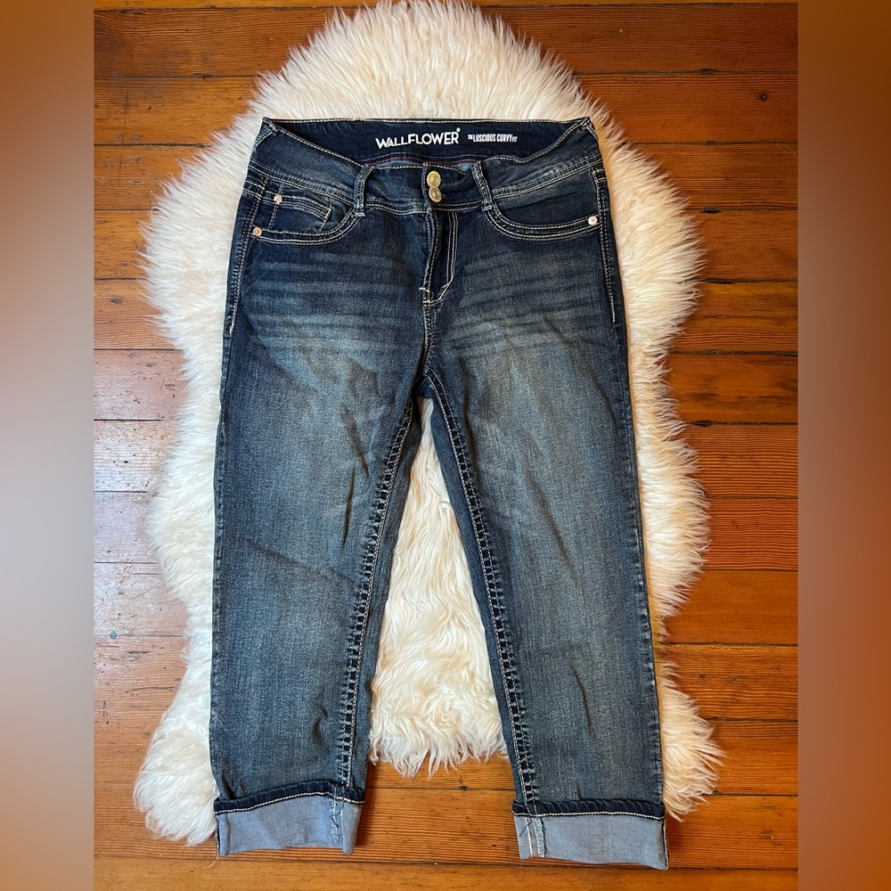 Wallflower Women's Blue Denim Cropped Jeans